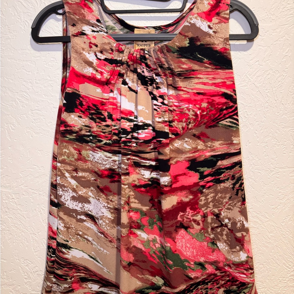 Kasper Abstract Print Sleeveless Blouse Pleated Scoop Neck Top Pink Red Tan Sz S